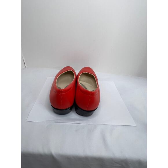Red Pleather Womens Size 6 1/2 Red Pumps NNB! - Picture 2 of 8